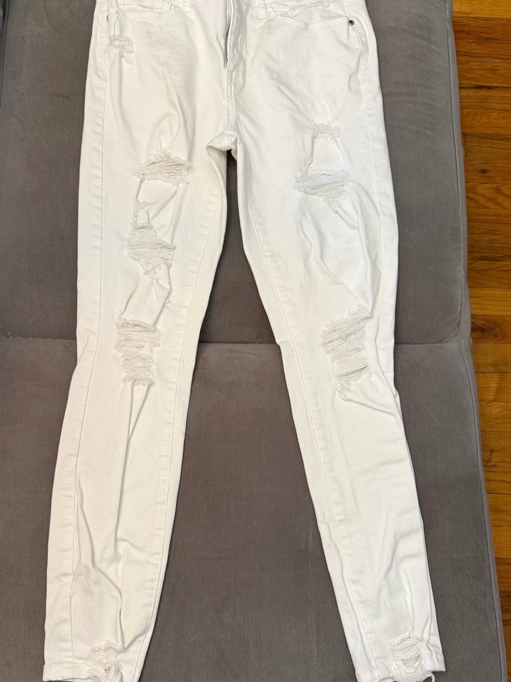 Guess White Women's Skinny Jeans - Distressed Ripped Style